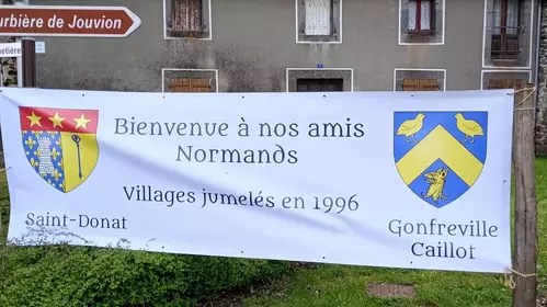 Le comité de jumelage reçoit les Normands les 9,10,11 Mai  : Apéritif de Bienvenue offert par la municipalité le 9/05/ à 11h salle des fêtes